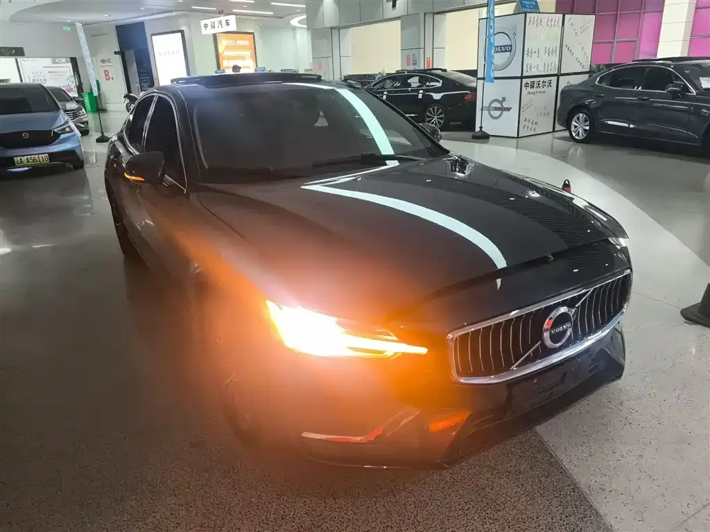 Volvo S60 2021 из CN, фото 4