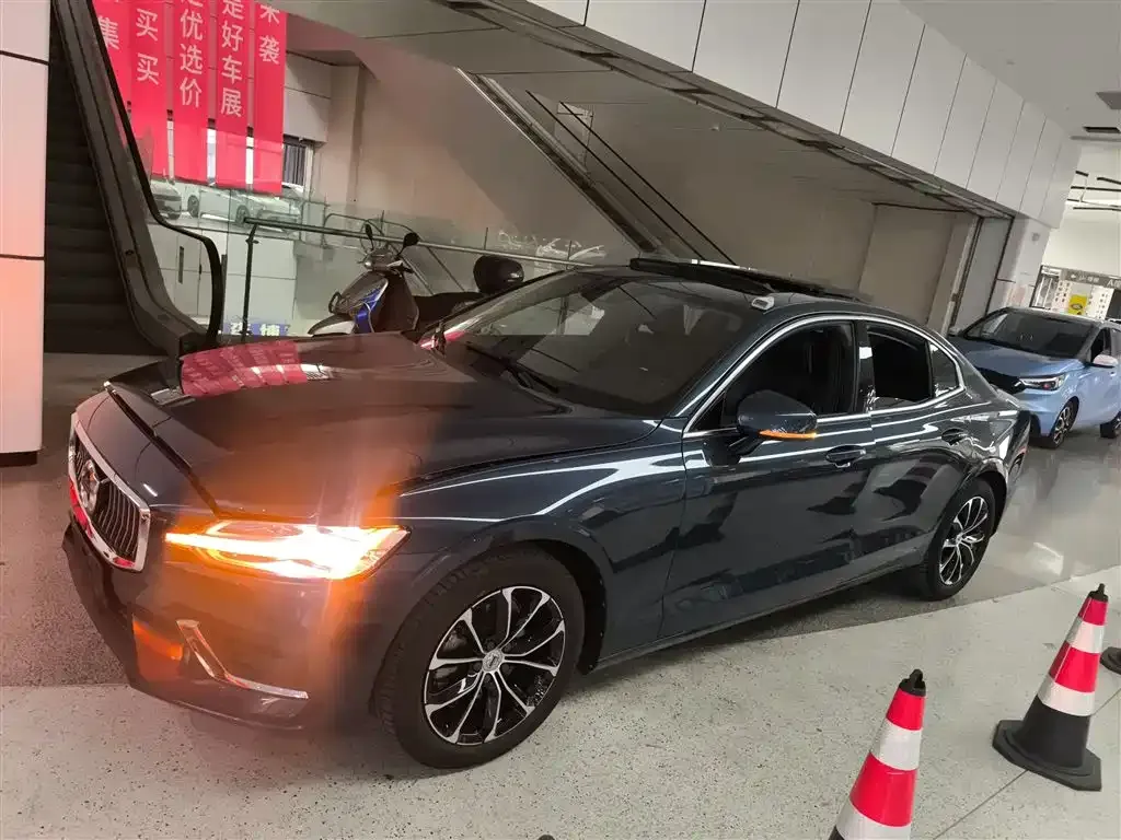 Volvo S60 2021 из CN, фото 5