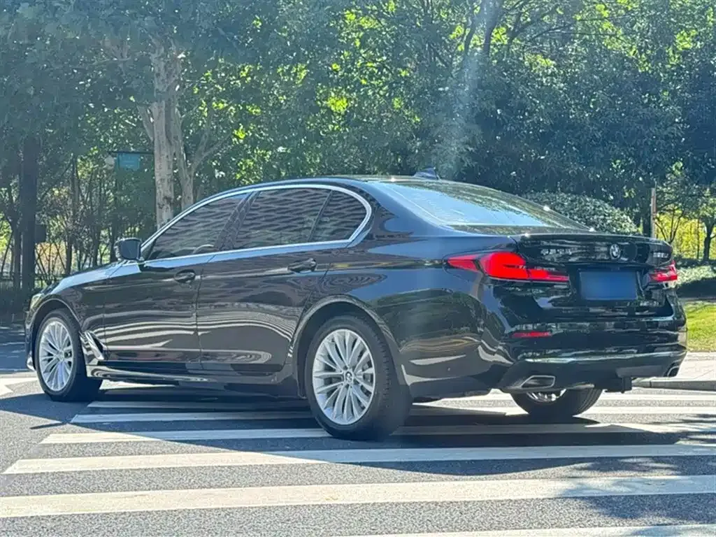 BMW 5 Series — фото 10