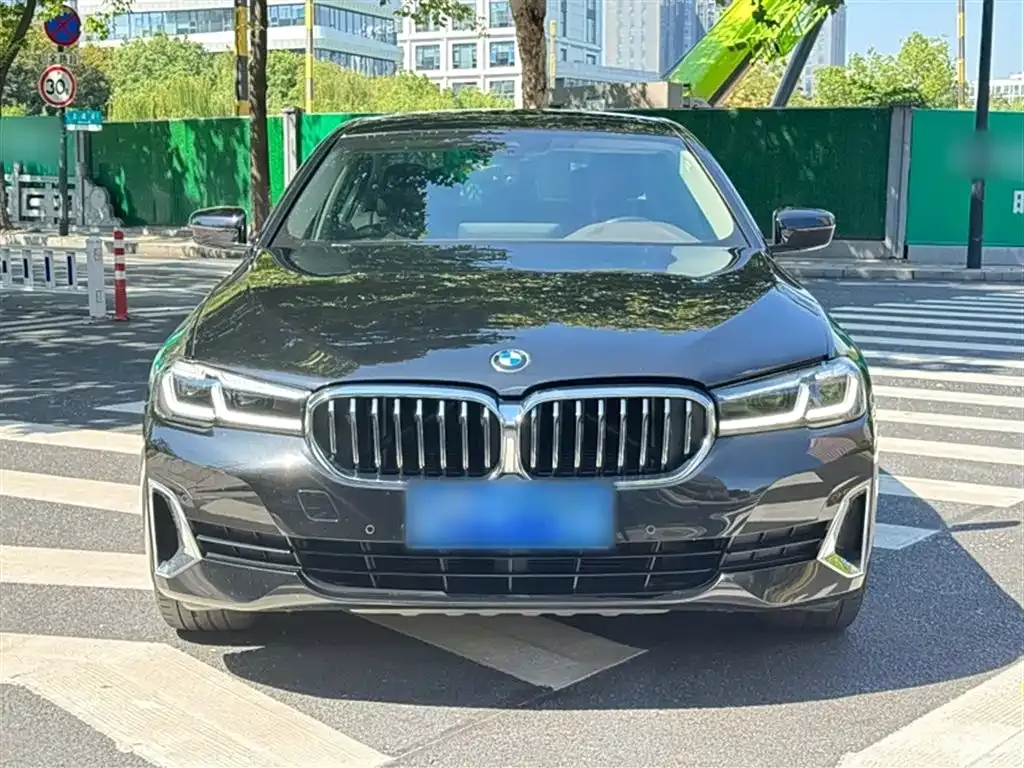 BMW 5 Series — фото 7