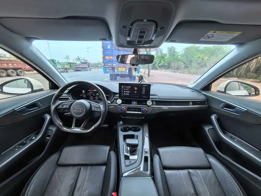 Audi A4L 2022 из CN, фото 3