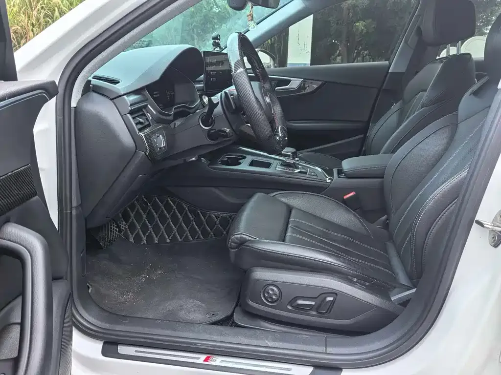 Audi A4L 2022 из CN, фото 4