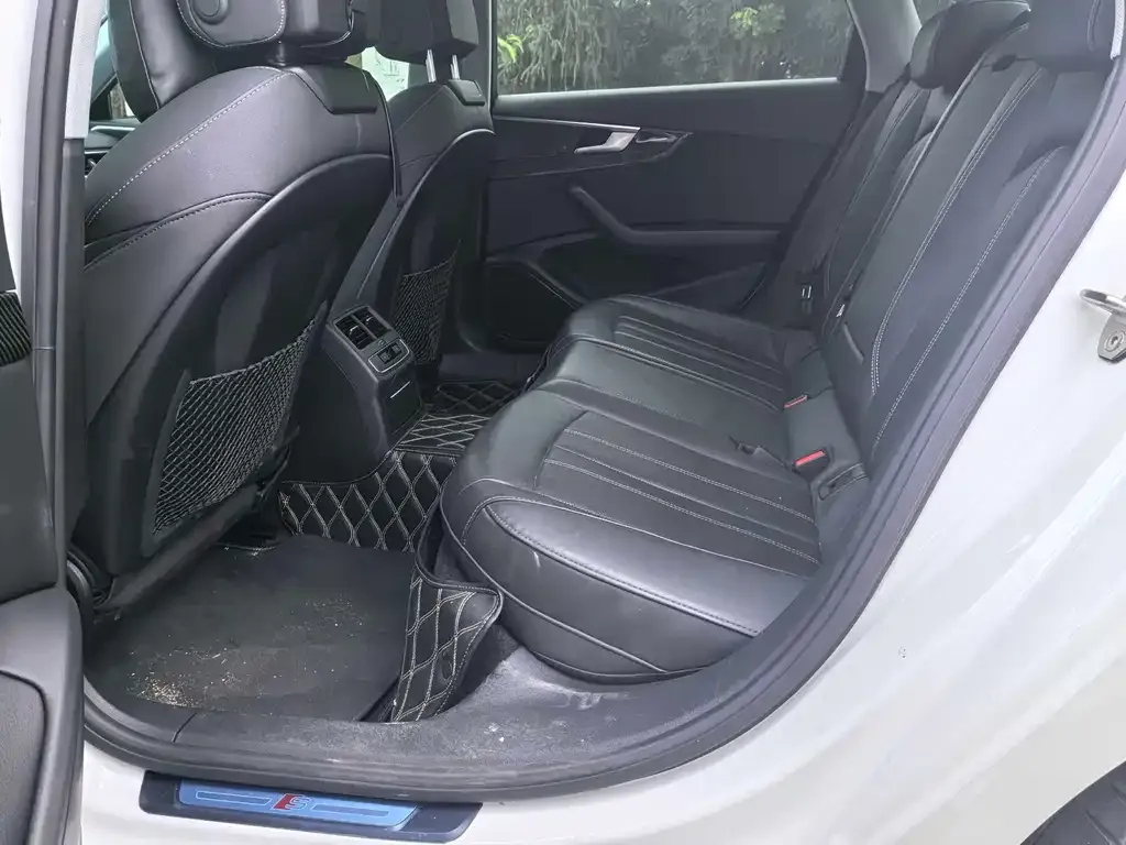 Audi A4L 2022 из CN, фото 5