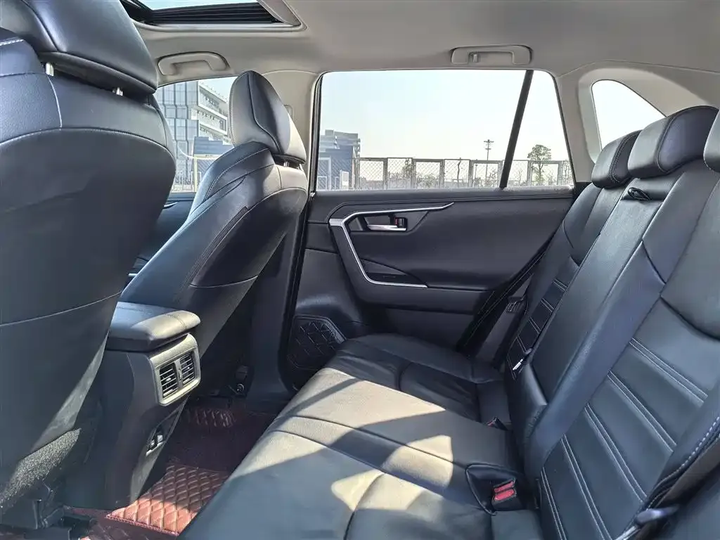 Toyota Wildlander 2022 из CN, фото 10