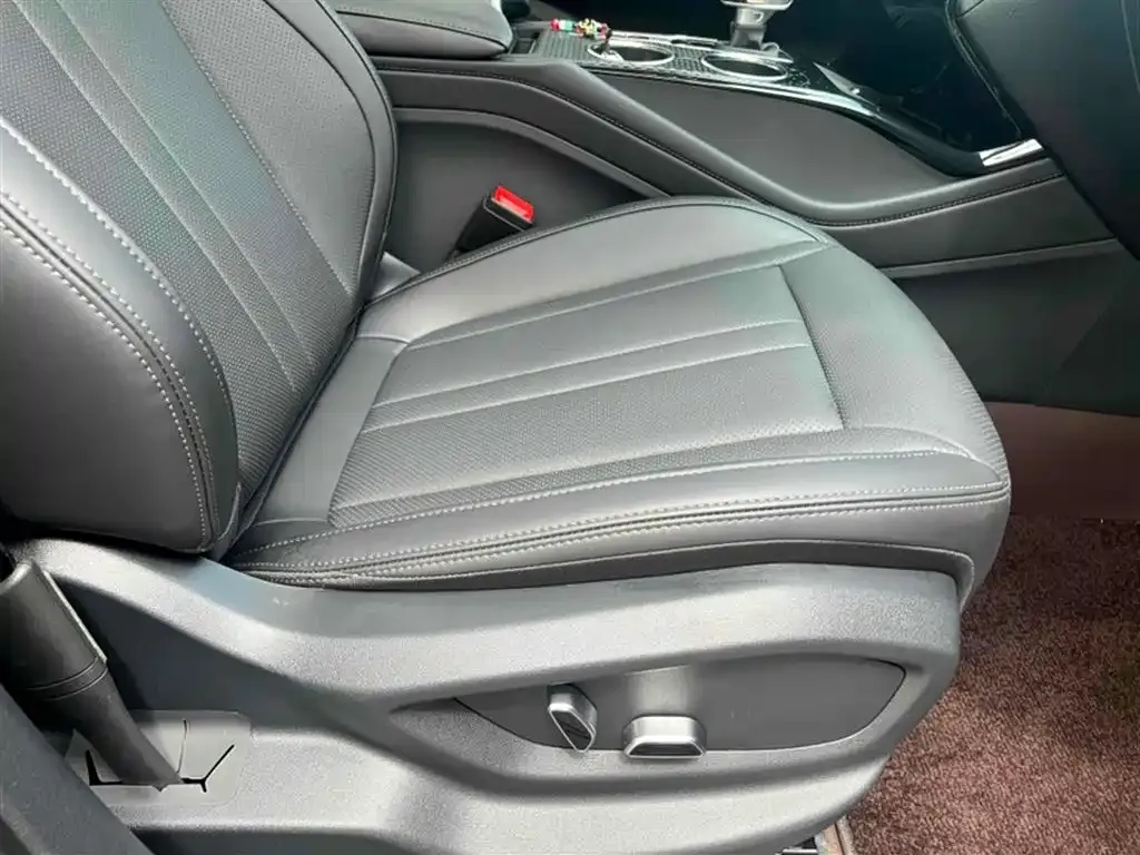 Hongqi HS3 2025 из CN, фото 7