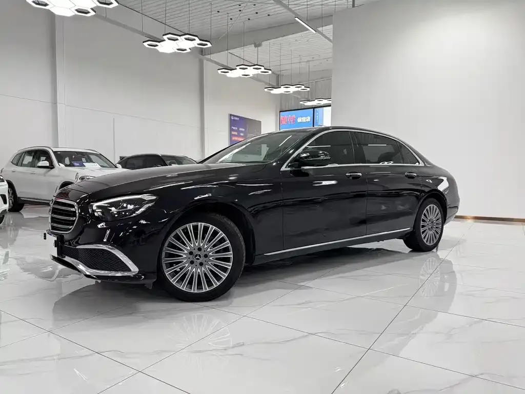 Mercedes-Benz E-Class — фото 1