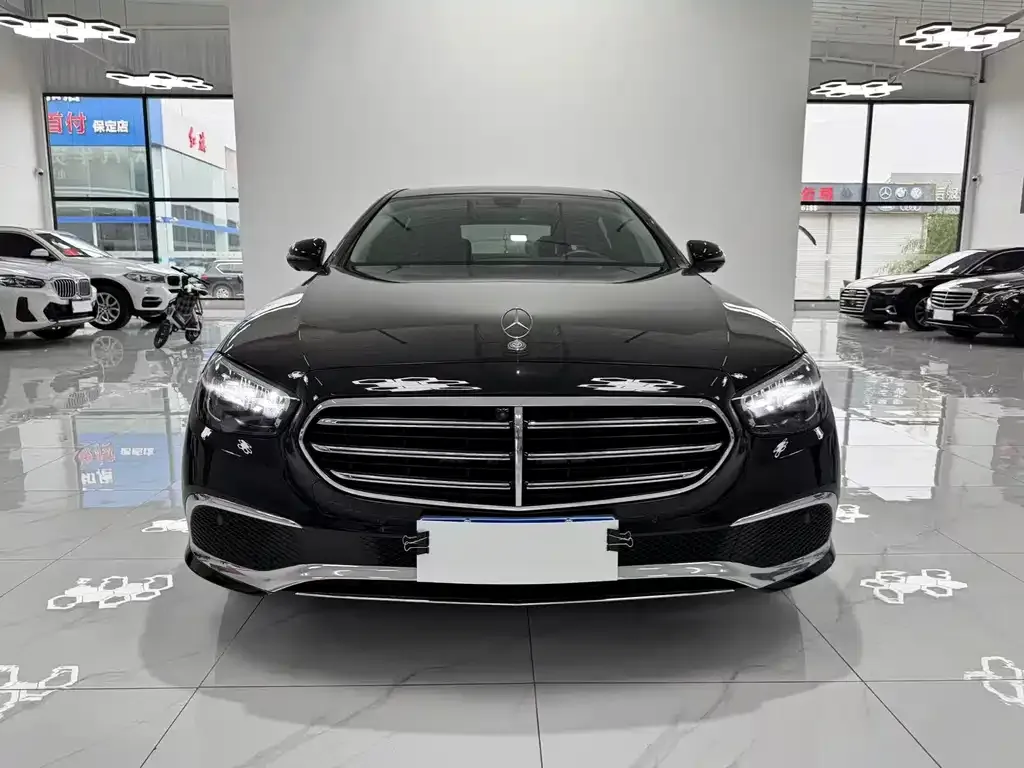 Mercedes-Benz E-Class — фото 2