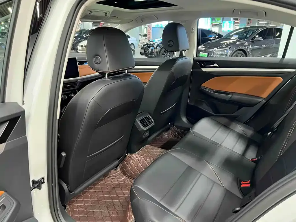 Volkswagen Bora 2024 из CN, фото 5
