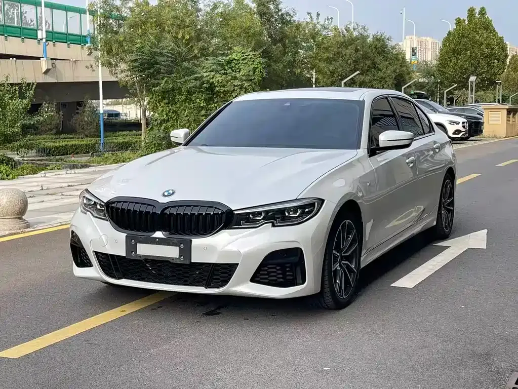 BMW 3 Series 2022 из CN, фото 1