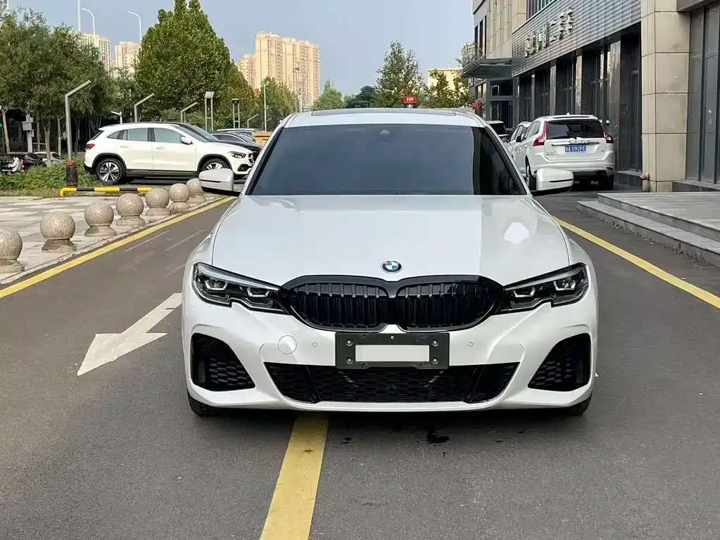 BMW 3 Series 2022 из CN, фото 2