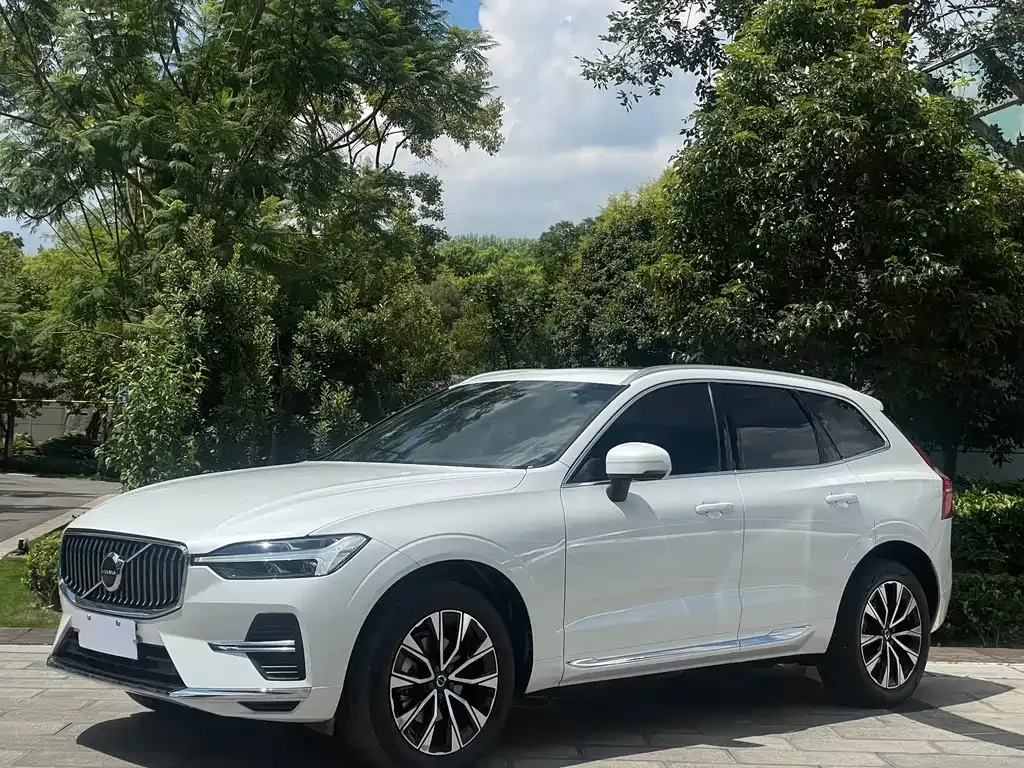 Volvo XC60 — фото 1