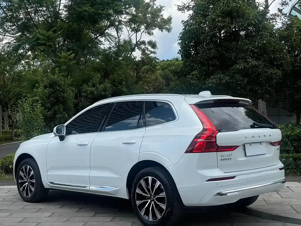 Volvo XC60 — фото 6