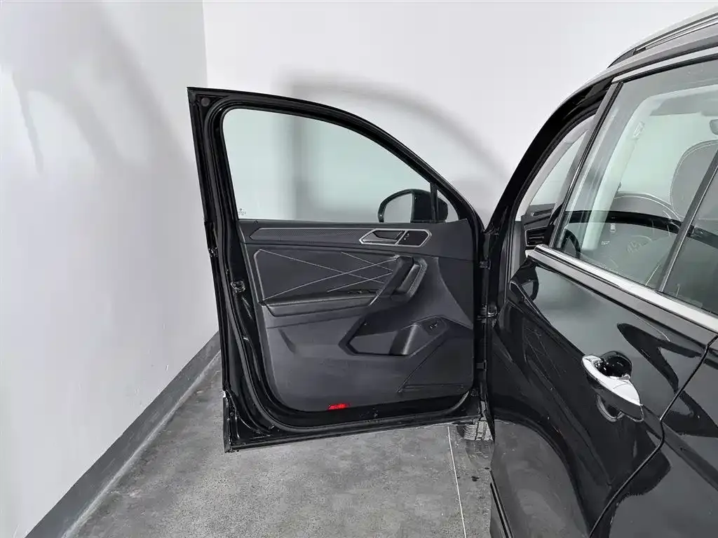 Volkswagen Tiguan L 2022 из CN, фото 8