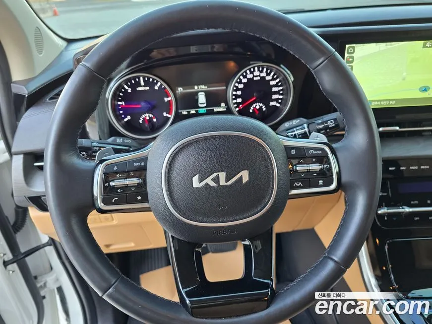 Kia Carnival — фото 9