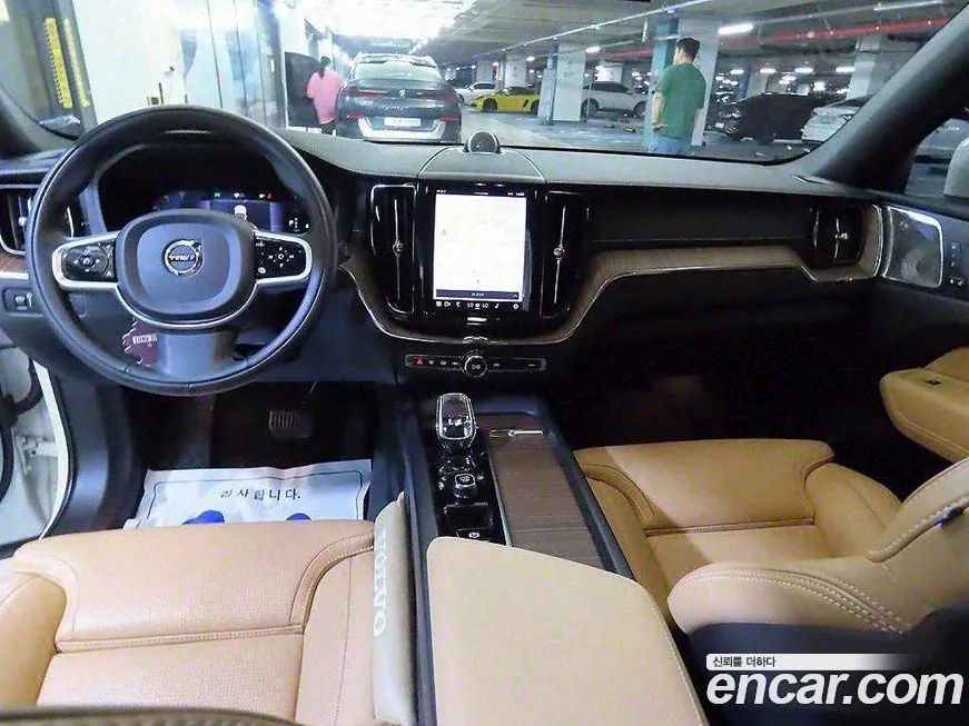 Volvo XC60 — фото 10