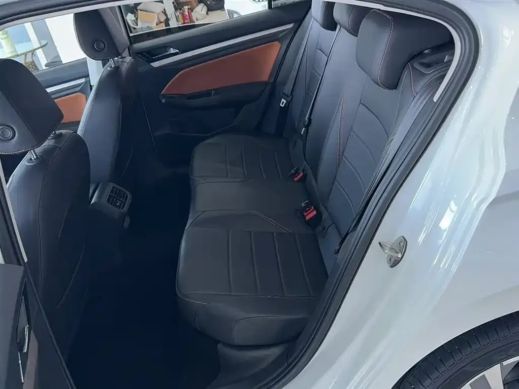 Volkswagen Bora 2024 из CN, фото 8