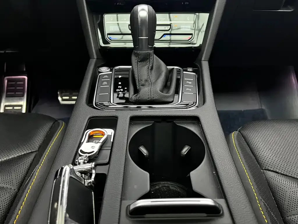 Volkswagen CC 2024 из CN, фото 10
