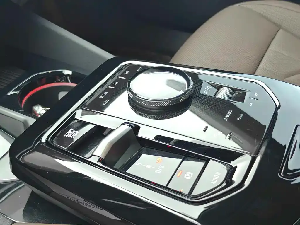 BMW 5 Series 2024 из CN, фото 10