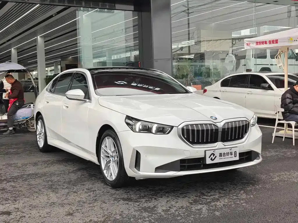BMW 5 Series 2024 из CN, фото 3