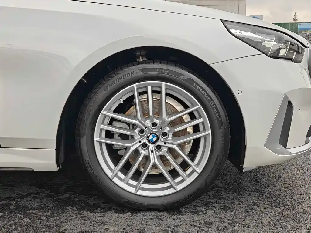 BMW 5 Series 2024 из CN, фото 4