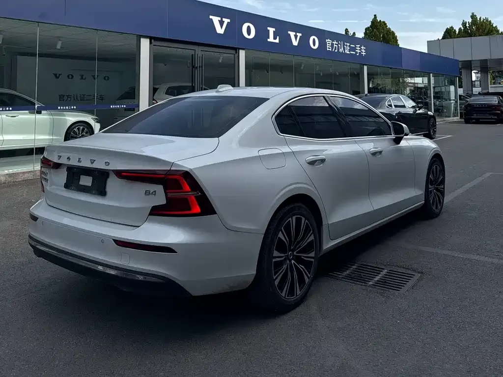 Volvo S60 — фото 4