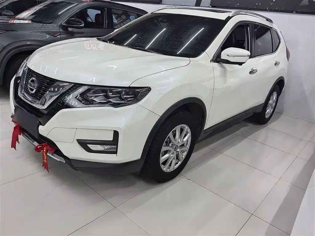 Nissan X-Trail — фото 1