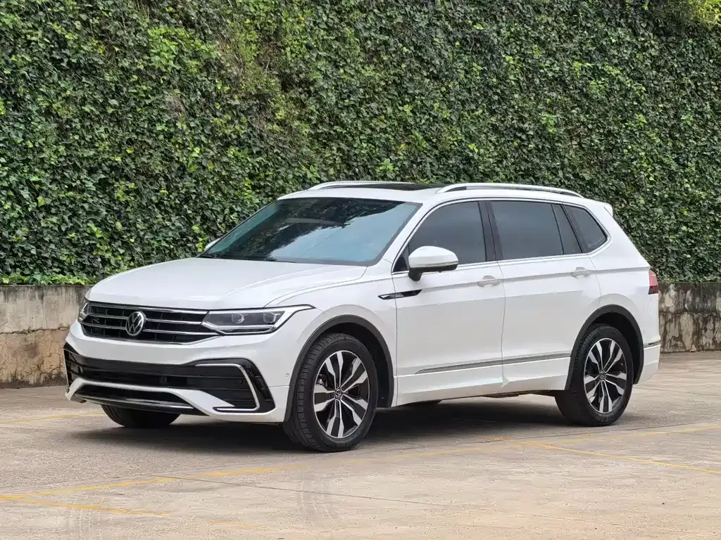 Volkswagen Tiguan L — фото 1