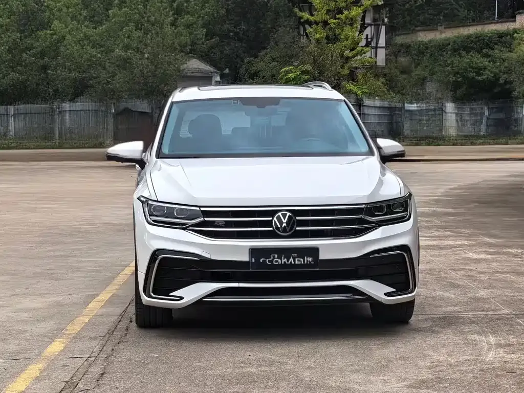 Volkswagen Tiguan L — фото 2
