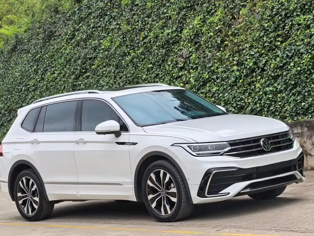 Volkswagen Tiguan L — фото 3