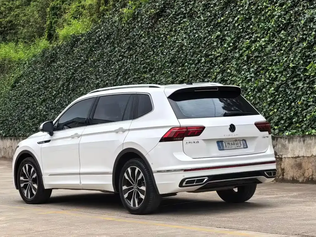 Volkswagen Tiguan L — фото 7