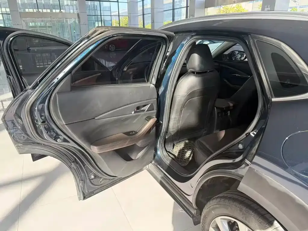 Mazda CX-30 2023 из CN, фото 10