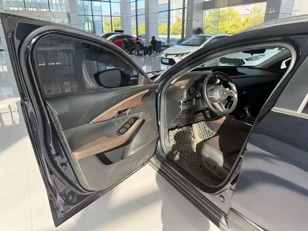 Mazda CX-30 2023 из CN, фото 9