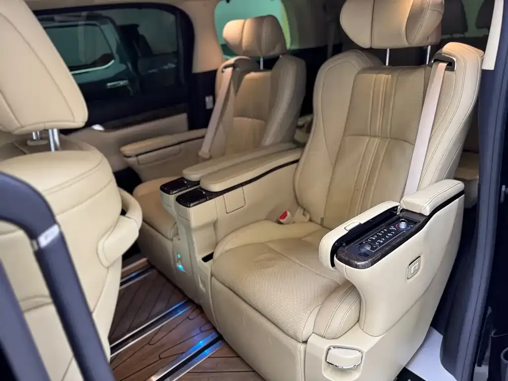 Toyota Vellfire — фото 10