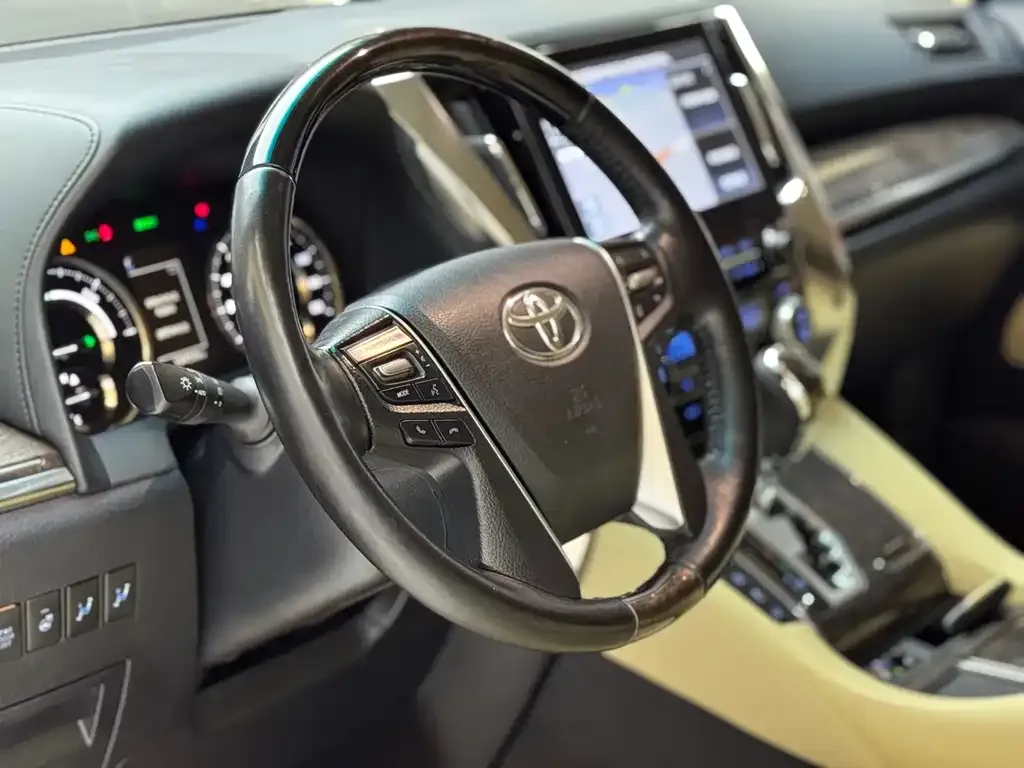Toyota Vellfire — фото 6