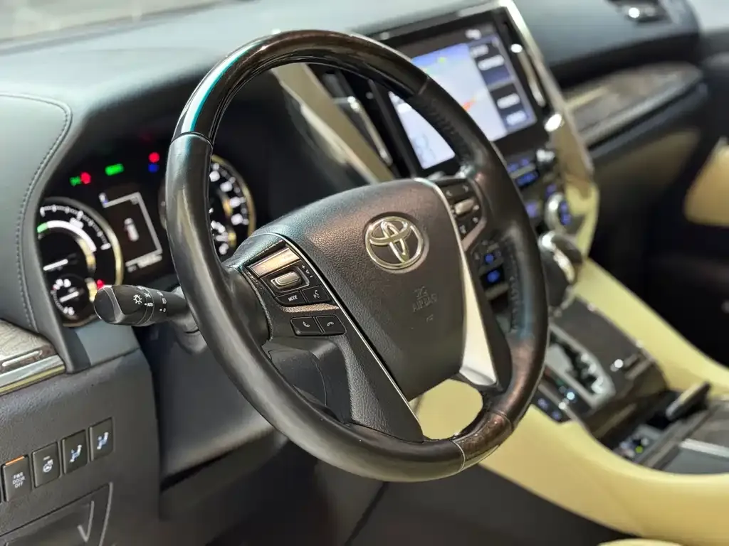 Toyota Vellfire — фото 8