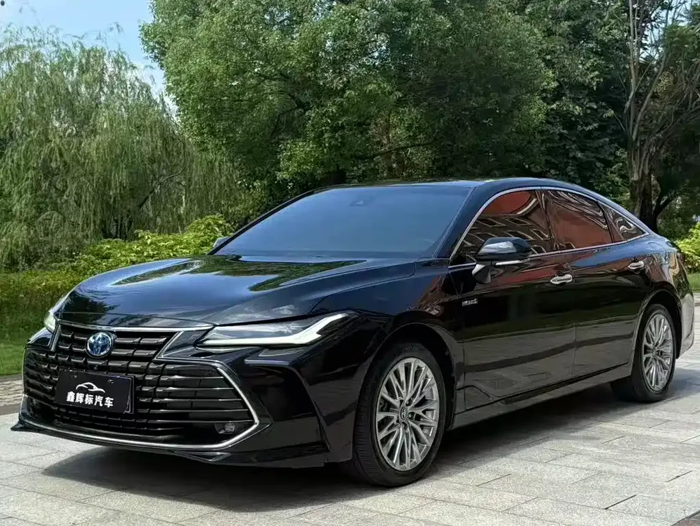 Toyota Avalon — фото 1
