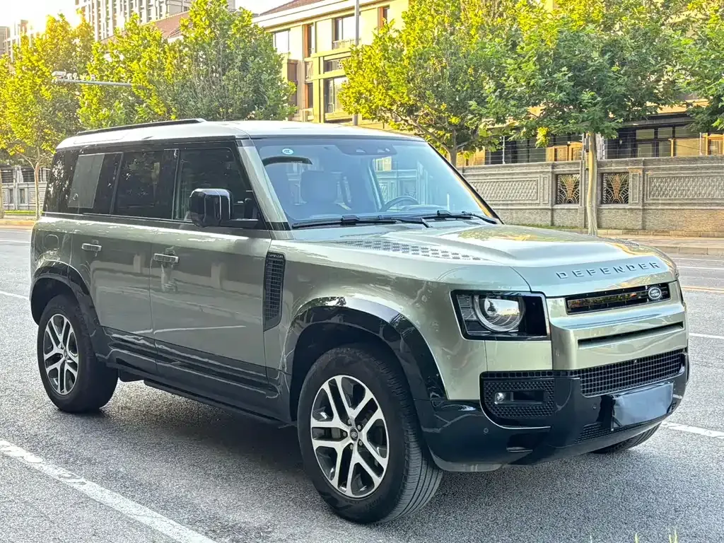 Land Rover Defender — фото 1