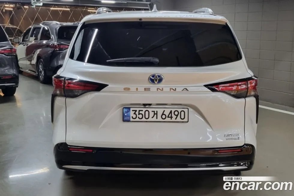 Toyota Sienna 2023 из KR, фото 2