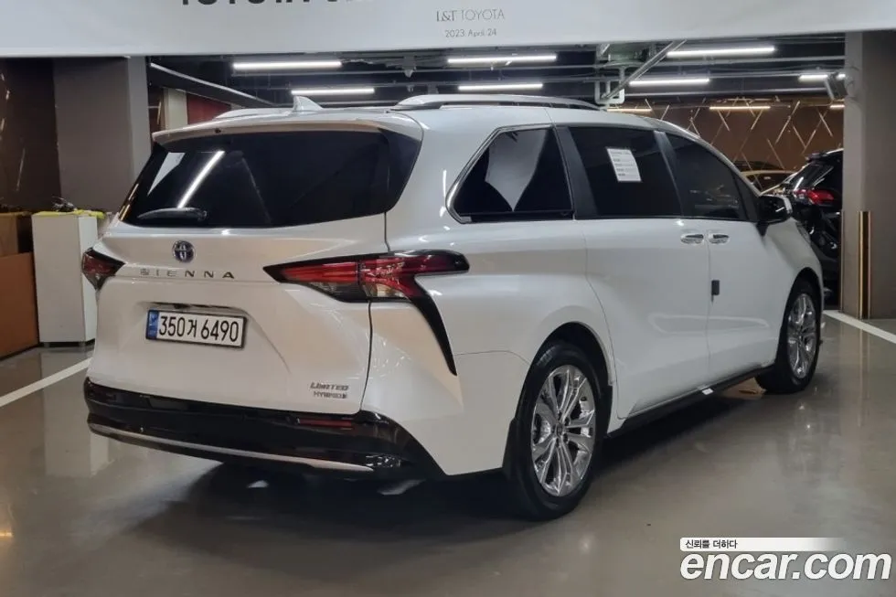 Toyota Sienna 2023 из KR, фото 4