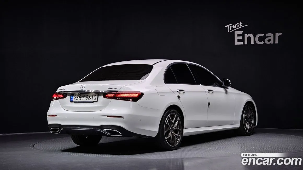 Mercedes-Benz E-Class — фото 2