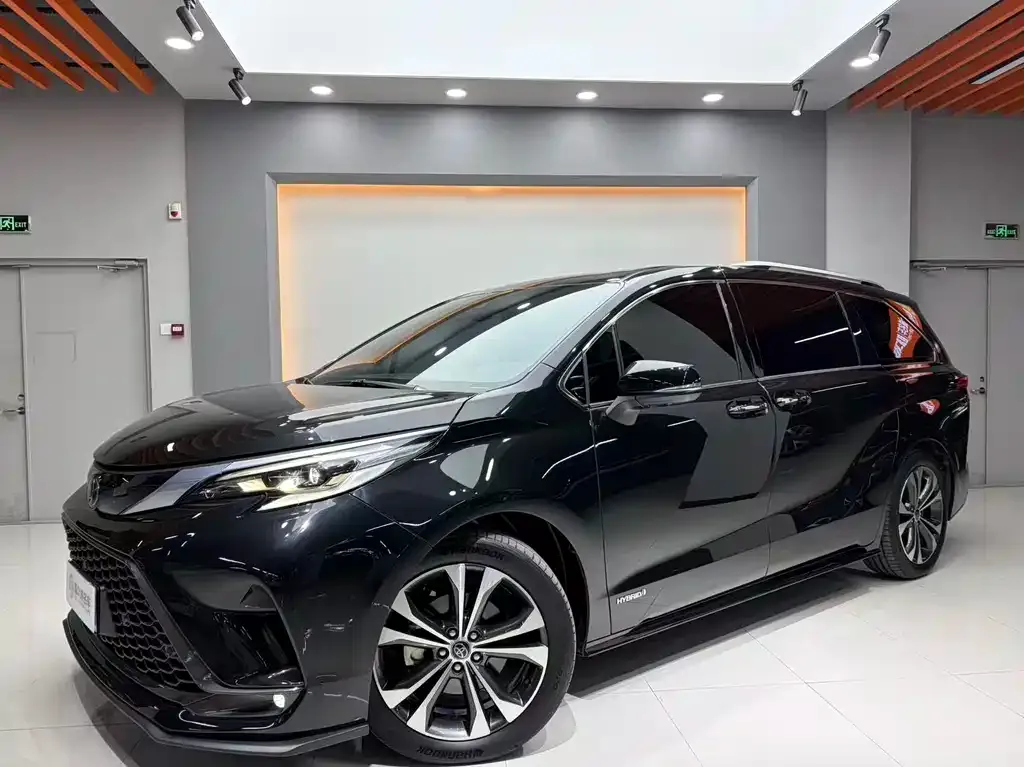 Toyota Granvia 2023 из CN, фото 1