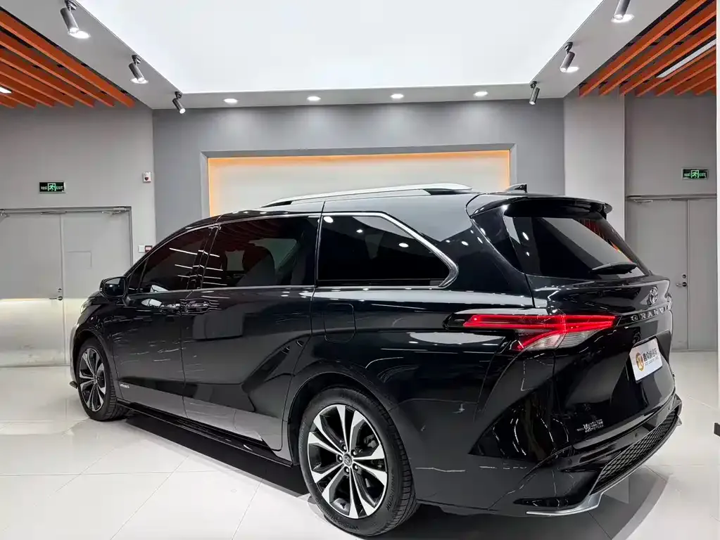 Toyota Granvia 2023 из CN, фото 6