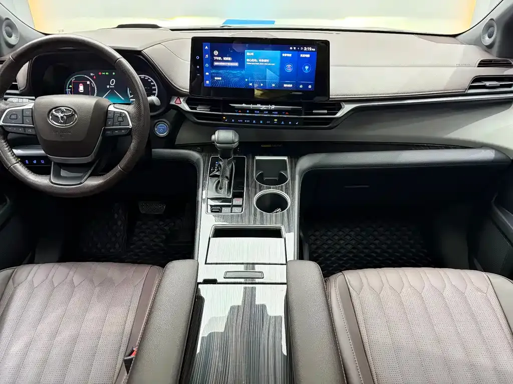 Toyota Granvia 2023 из CN, фото 7
