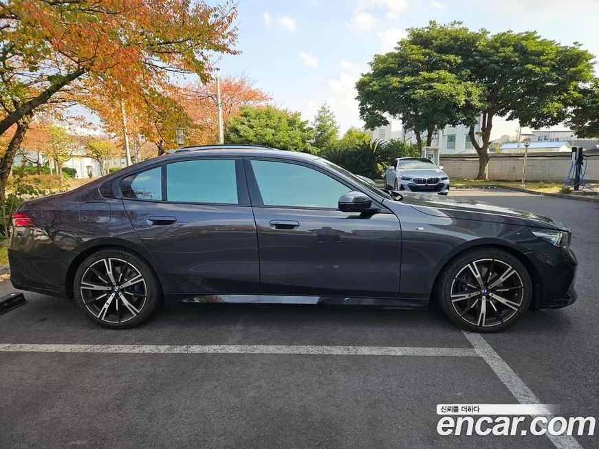 BMW 5-Series 2025 из KR, фото 3