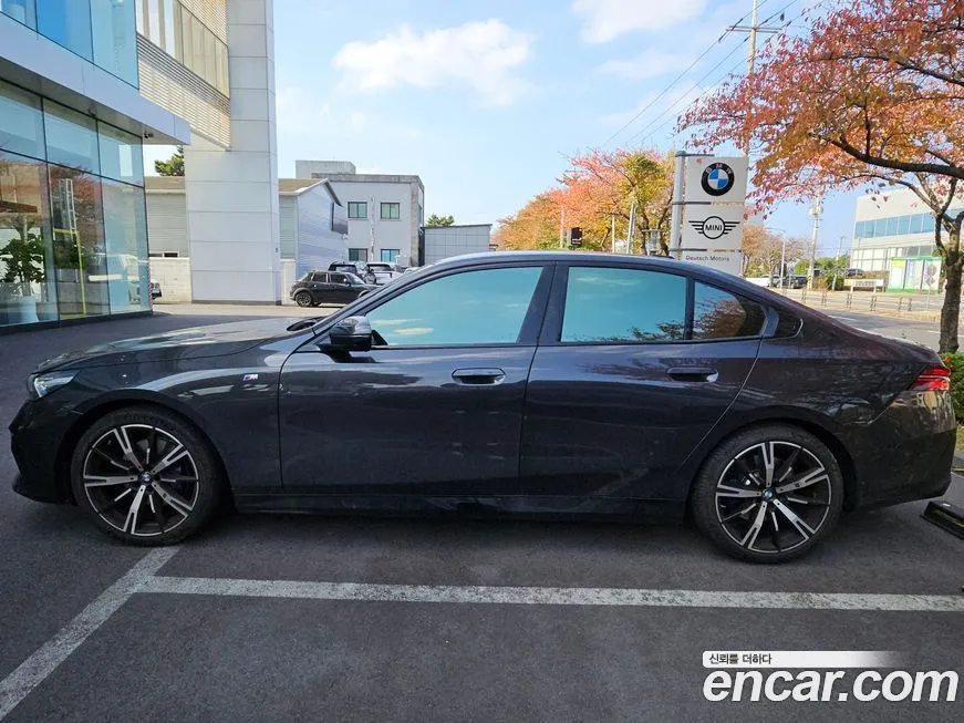 BMW 5-Series 2025 из KR, фото 4