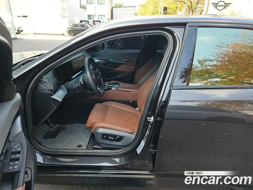 BMW 5-Series 2025 из KR, фото 5