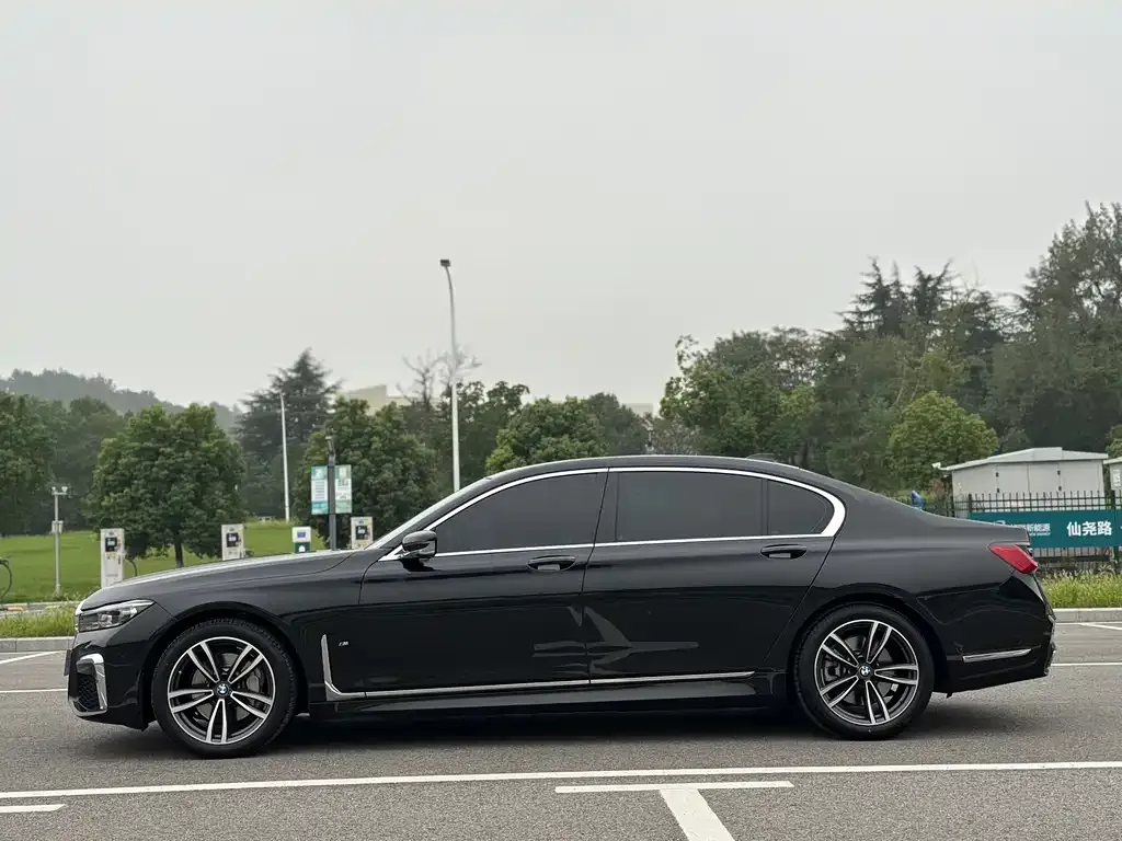 BMW 7 Series 2023 из CN, фото 4