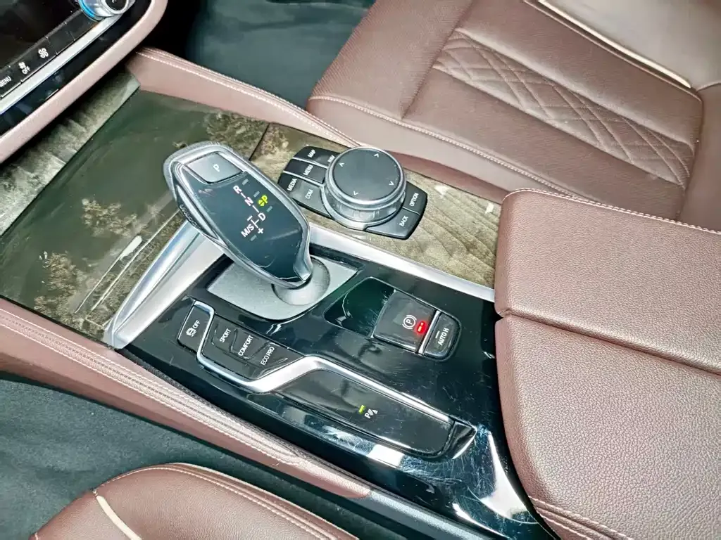 BMW 5 Series 2024 из CN, фото 9