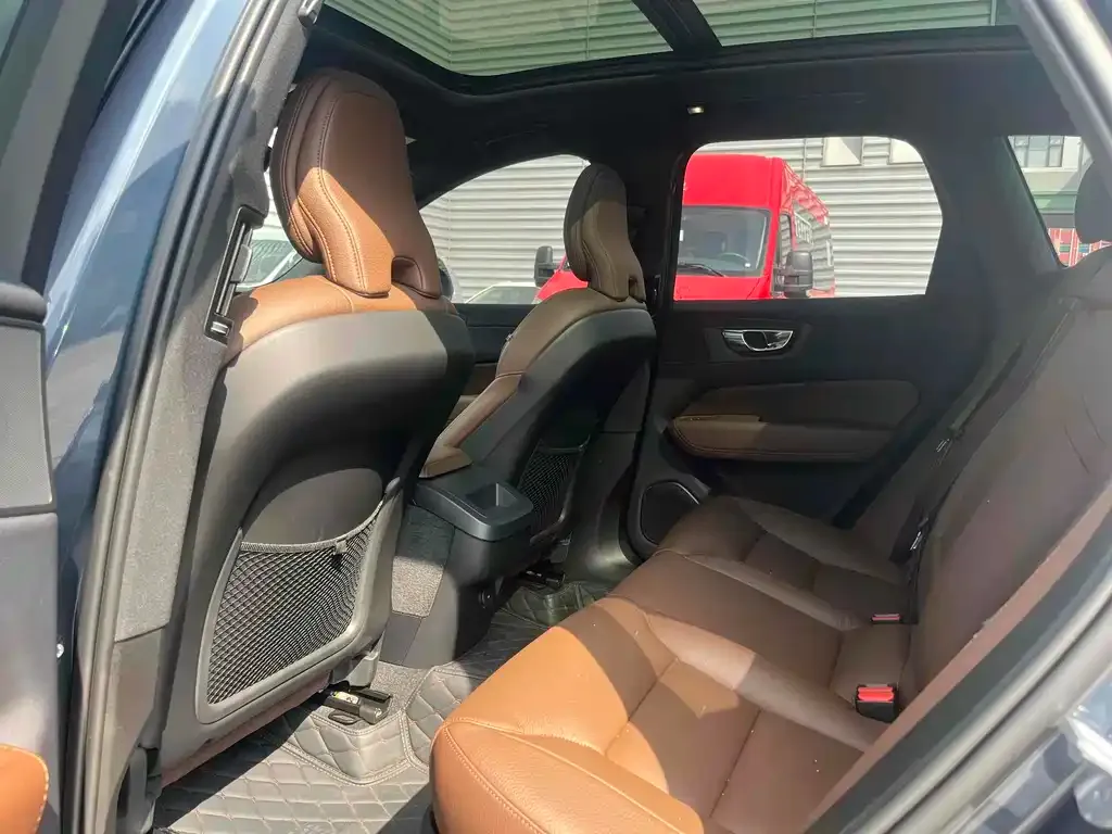 Volvo XC60 2023 из CN, фото 10