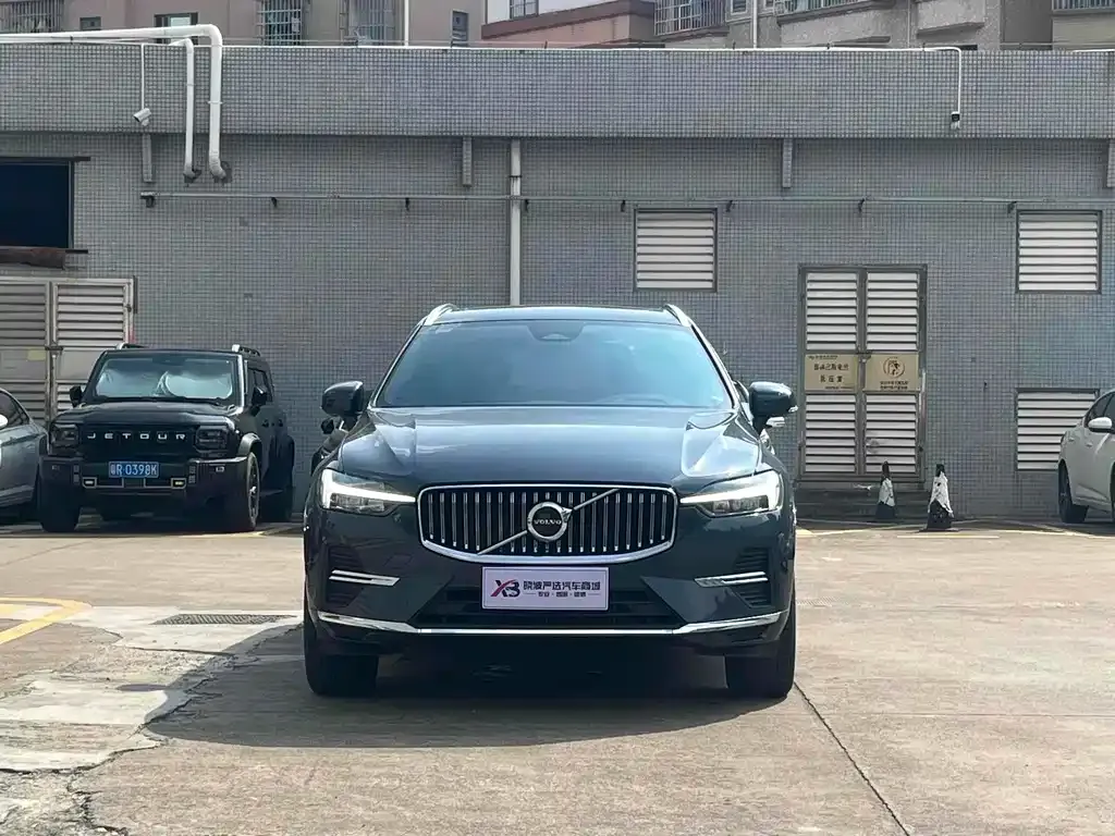 Volvo XC60 2023 из CN, фото 2